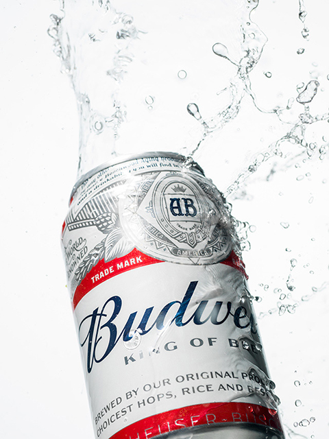 さらに左側から水を弾いた素材を撮影